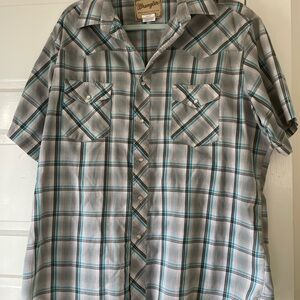 Wrangler Men's Blue and Gray Plaid Button Down Shirt